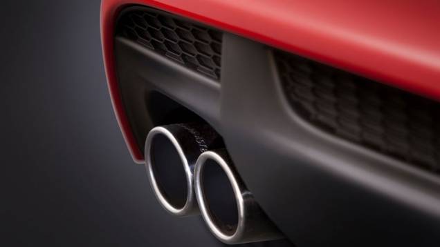 Ponteira de escape é cromada e dupla | <a href="https://beta-develop.quatrorodas.abril.com.br/noticias/chevrolet-revela-imagens-sonic-rs-310416_p.shtml" rel="migration">Leia mais</a> Ponteira de escape é cromada e dupla | <a href="https://beta-develop.quatrorodas.abril.com.br/noticias/chevrolet-revela-imagens-sonic-rs-310416_p.shtml" rel="migration">Leia mais</a>