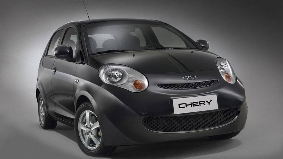 Cheio de tra&ccedil;os arredondados, o S-18 tem design pol&ecirc;mico | <a href="https://beta-develop.quatrorodas.abril.com.br/carros/lancamentos/chery-s-18-661585.shtml" rel="migration">Leia mais</a>