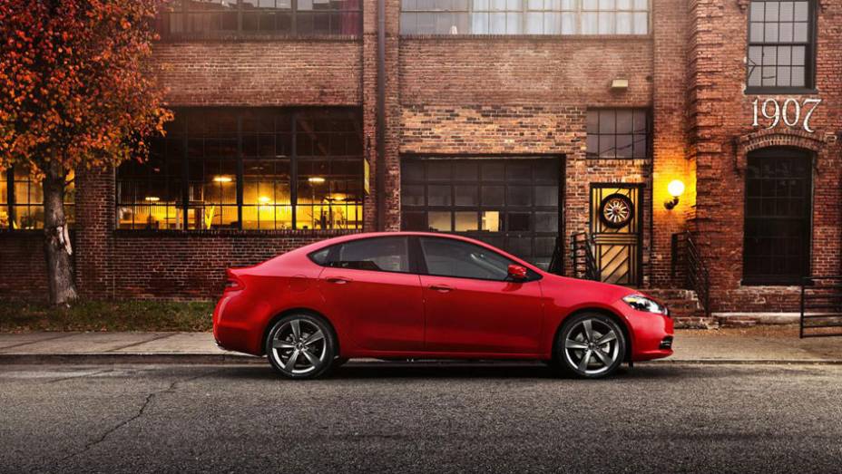 Nos EUA, o Dart &eacute; classificado como sed&atilde; compacto; aqui, seria um m&eacute;dio... | <a href="https://beta-develop.quatrorodas.abril.com.br/reportagens/salao/dodge-dart-662260.shtml" rel="migration">Leia mais</a>