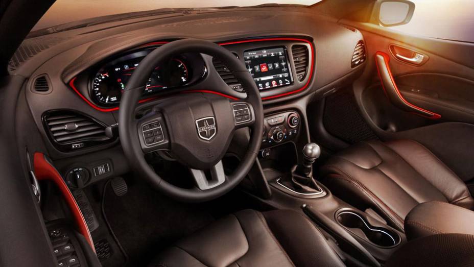 O interior tem acabamento de qualidade e linhas esportivas | <a href="https://beta-develop.quatrorodas.abril.com.br/reportagens/salao/dodge-dart-662260.shtml" rel="migration">Leia mais</a> O interior tem acabamento de qualidade e linhas esportivas | <a href="https://beta-develop.quatrorodas.abril.com.br/reportagens/salao/dodge-dart-662260.shtml" rel="migration">Leia mais</a>