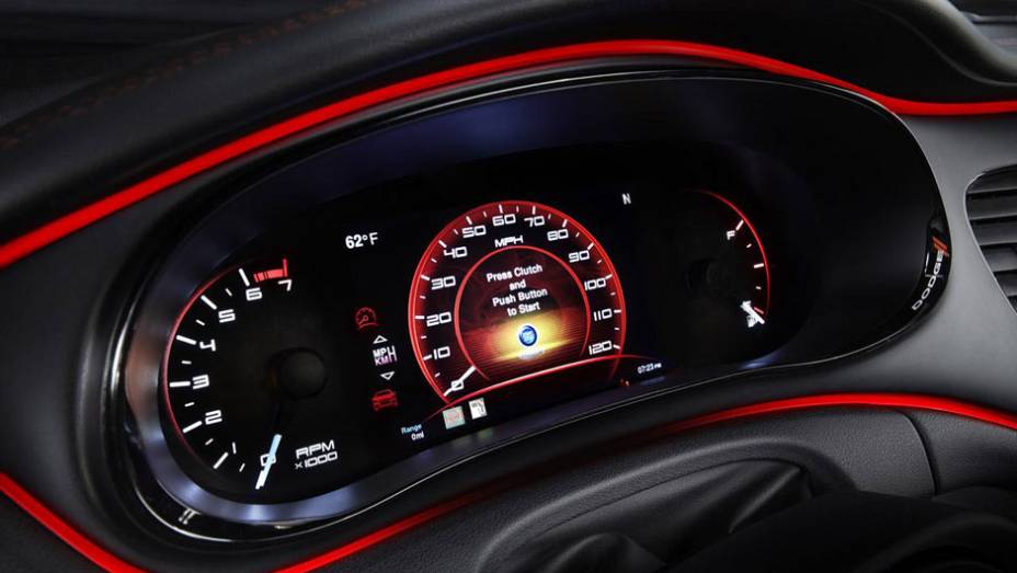 O painel abusa da cor vermelha nos mostradores | <a href="https://beta-develop.quatrorodas.abril.com.br/reportagens/salao/dodge-dart-662260.shtml" rel="migration">Leia mais</a> O painel abusa da cor vermelha nos mostradores | <a href="https://beta-develop.quatrorodas.abril.com.br/reportagens/salao/dodge-dart-662260.shtml" rel="migration">Leia mais</a>