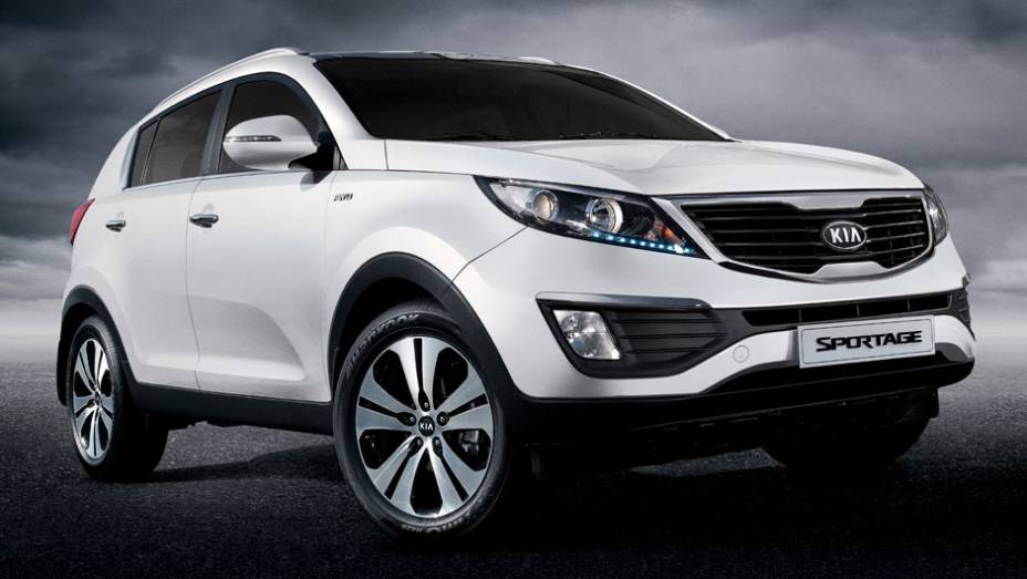 Agora flex, o Sportage também ganhou faróis com LEDs | <a href="https://beta-develop.quatrorodas.abril.com.br/carros/lancamentos/kia-sportage-flex-676497.shtml" rel="migration">Leia mais</a>