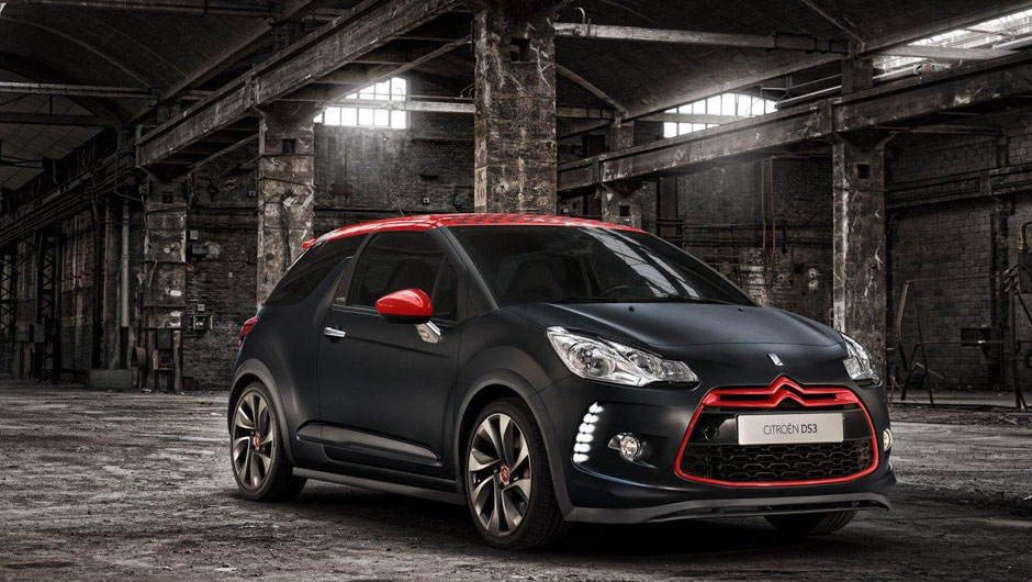 Al&eacute;m da carroceria preta, v&aacute;rios detalhes do DS3 s&atilde;o pintados de vermelho | <a href="https://beta-develop.quatrorodas.abril.com.br/saloes/genebra/2012/citroen-ds3-racing-sebastien-loeb-678492.shtml" rel="migration">Leia mais</a>