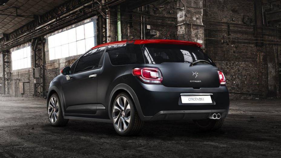 Ser&atilde;o produzidas apenas 200 unidades, todas assinadas pelo piloto franc&ecirc;s | <a href="https://beta-develop.quatrorodas.abril.com.br/saloes/genebra/2012/citroen-ds3-racing-sebastien-loeb-678492.shtml" rel="migration">Leia mais</a>