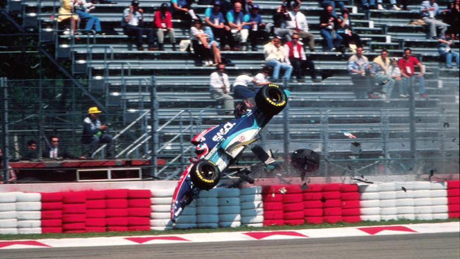 Abril de 1994 - sofre o pior acidente da carreira nos treinos de sexta-feira do GP de San Marino, ao escapar na Variante Bassa, chocar-se contra a barreira de pneus e capotar. Tem constatado traumatismo craniano e outras lesões, mas recebe alta hospitalar Abril de 1994 - sofre o pior acidente da carreira nos treinos de sexta-feira do GP de San Marino, ao escapar na Variante Bassa, chocar-se contra a barreira de pneus e capotar. Tem constatado traumatismo craniano e outras lesões, mas recebe alta hospitalar