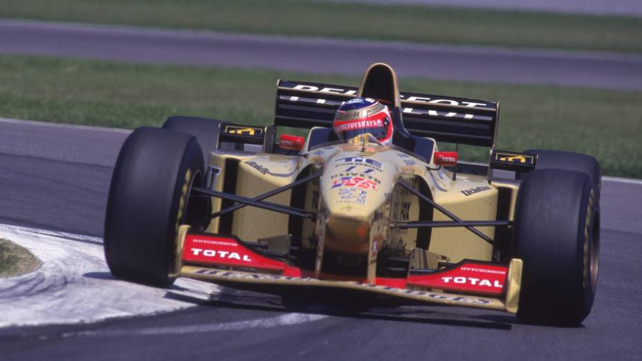 Outubro de 1996 - Encerra o ciclo na Jordan, ficando na 8&ordf; posi&ccedil;&atilde;o no campeonato, com 14 pontos.