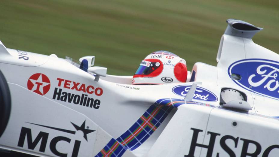 Outubro de 1999 - Termina o ano no s&eacute;timo lugar geral, com 21 pontos, encerrando a passagem pela Stewart.