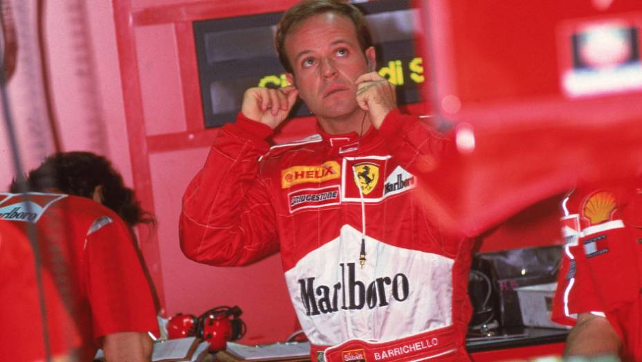 2000 - ano de feitos in&eacute;ditos: em abril, conquistou a primeira pole-position na Ferrari; em julho, fez uma prova memor&aacute;vel no GP da Alemanha, saindo do 18&ordm; lugar para vencer pela primeira vez na categoria; Barrichello terminou o ano em quarto lugar, com 6
