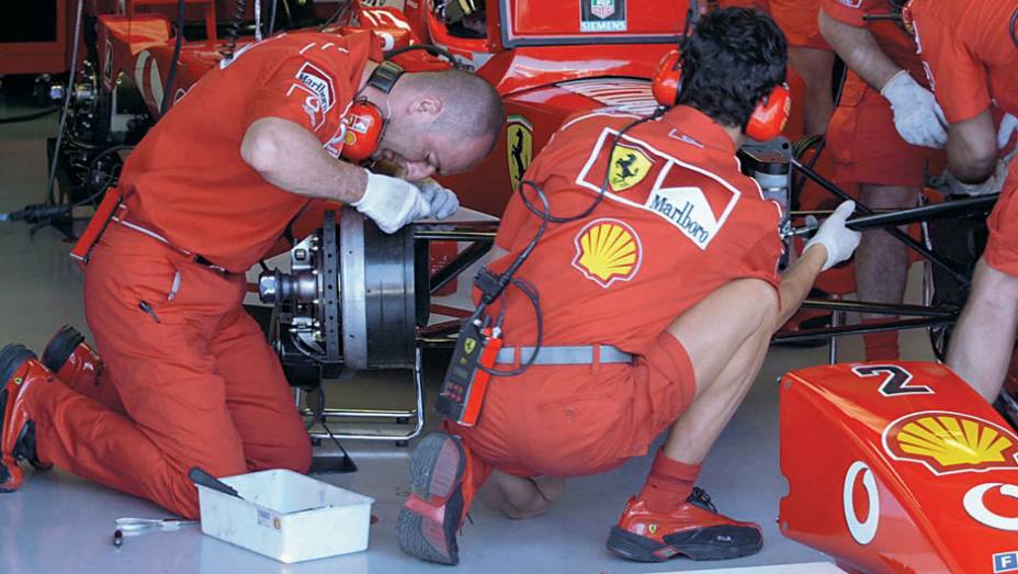 Outubro de 2002 - Conquista o vice-campeonato mundial com 77 pontos, depois de vencer quatro GPs: Europa, Hungria, Itália e Estados Unidos. Faz três poles. Outubro de 2002 - Conquista o vice-campeonato mundial com 77 pontos, depois de vencer quatro GPs: Europa, Hungria, Itália e Estados Unidos. Faz três poles.