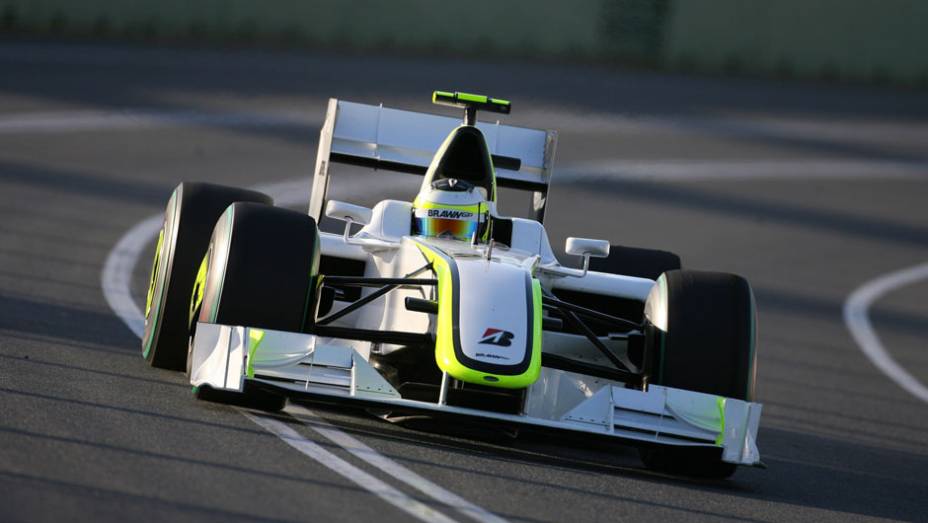 Novembro de 2009 - Deixa a Brawn GP como terceiro colocado no campeonato, com 77 pontos. Novembro de 2009 - Deixa a Brawn GP como terceiro colocado no campeonato, com 77 pontos.