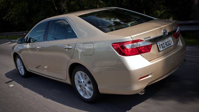 Novas lanternas estão integradas ao filete cromado | <a href="https://beta-develop.quatrorodas.abril.com.br/carros/lancamentos/toyota-camry-2013-679638.shtml" rel="migration">Leia mais</a> Novas lanternas estão integradas ao filete cromado | <a href="https://beta-develop.quatrorodas.abril.com.br/carros/lancamentos/toyota-camry-2013-679638.shtml" rel="migration">Leia mais</a>
