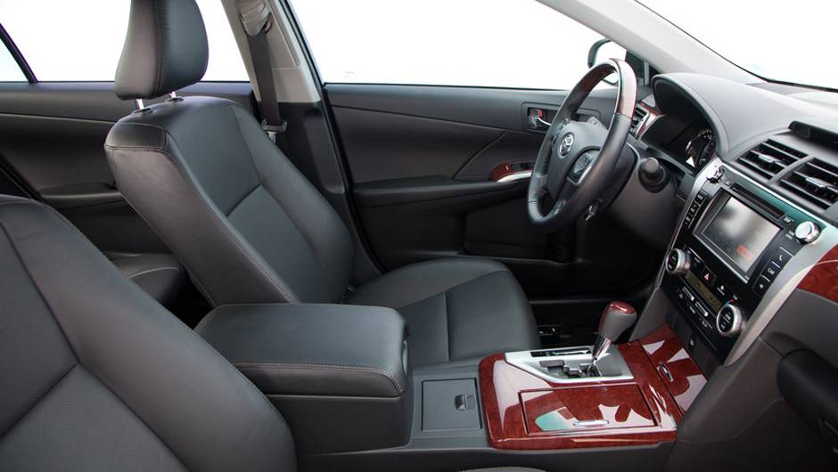 Novo Camry est&aacute; dispon&iacute;vel por R$ 161 mil | <a href="https://beta-develop.quatrorodas.abril.com.br/carros/lancamentos/toyota-camry-2013-679638.shtml" rel="migration">Leia mais</a>