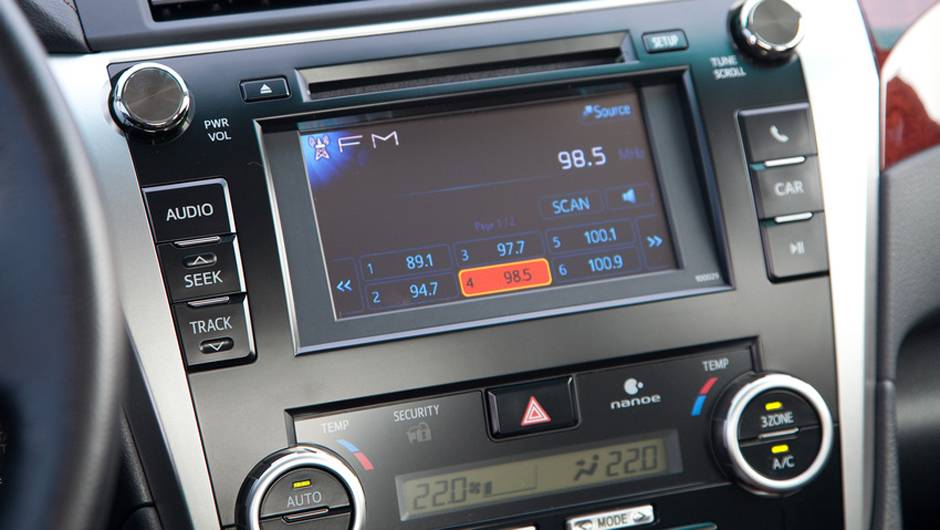Ar-condicionado digital e tela sens&iacute;vel ao toque s&atilde;o itens de s&eacute;rie no sed&atilde; | <a href="https://beta-develop.quatrorodas.abril.com.br/carros/lancamentos/toyota-camry-2013-679638.shtml" rel="migration">Leia mais</a>