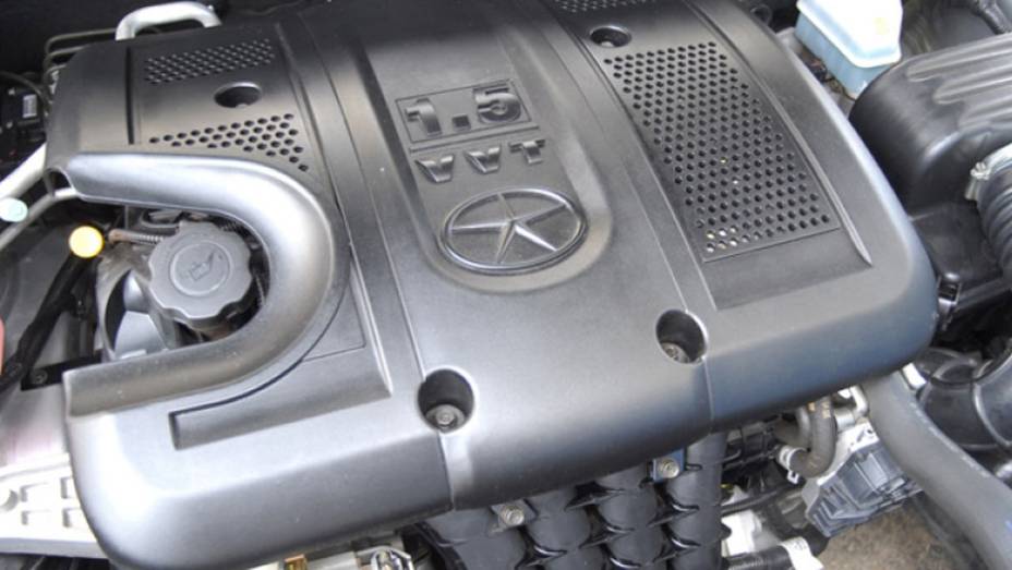 Motor 1.5 VVT 16V desenvolve 125 cv de potência | <a href="https://beta-develop.quatrorodas.abril.com.br/carros/lancamentos/jac-j5-679831.shtml" rel="migration">Leia mais</a> Motor 1.5 VVT 16V desenvolve 125 cv de potência | <a href="https://beta-develop.quatrorodas.abril.com.br/carros/lancamentos/jac-j5-679831.shtml" rel="migration">Leia mais</a>