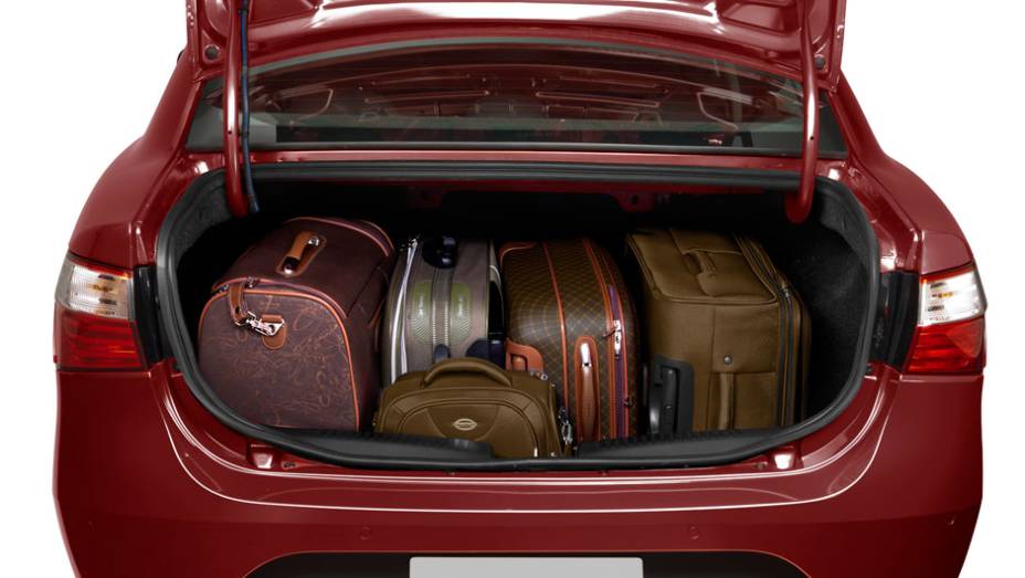 A capacidade do porta-malas cresceu: antes eram 500 litros, agora s&atilde;o 520 | <a href="https://beta-develop.quatrorodas.abril.com.br/carros/lancamentos/fiat-grand-siena-680146.shtml" rel="migration">Leia mais</a>