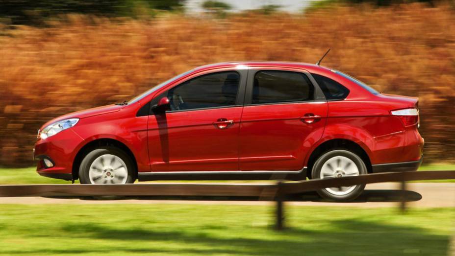 O Grand Siena faz jus ao nome: ele &eacute; 14 cent&iacute;metros maior que o antigo sed&atilde; | <a href="https://beta-develop.quatrorodas.abril.com.br/carros/lancamentos/fiat-grand-siena-680146.shtml" rel="migration">Leia mais</a>