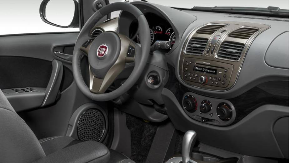 C&acirc;mbio Dualogic e apliques no painel s&atilde;o opcionais no Grand Siena | <a href="https://beta-develop.quatrorodas.abril.com.br/carros/lancamentos/fiat-grand-siena-680146.shtml" rel="migration">Leia mais</a>