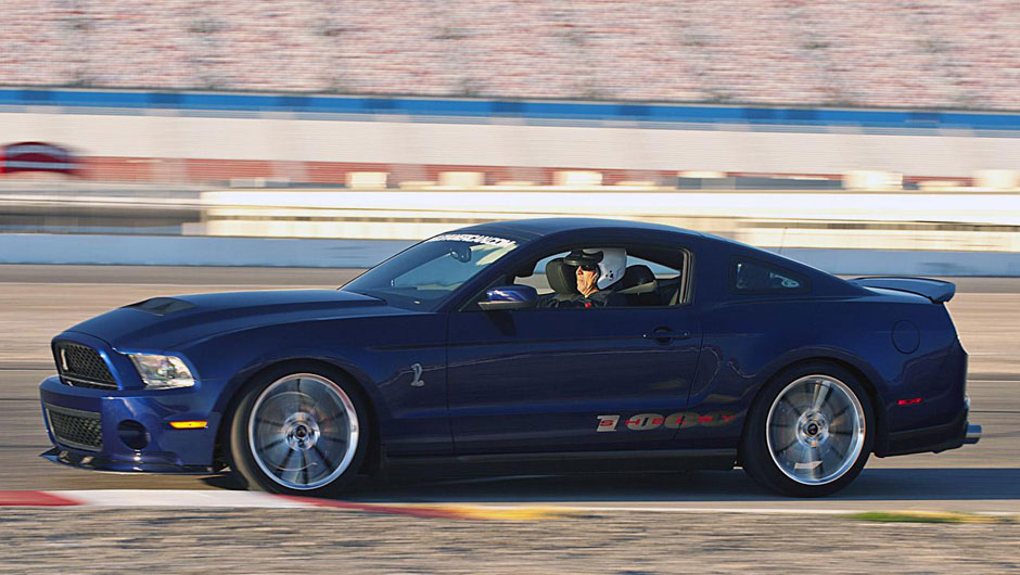 Shelby 1000 &eacute; baseado no Ford Shelby GT500 | <a href="https://beta-develop.quatrorodas.abril.com.br/saloes/nova-york/2012/ford-shelby-1000-680842.shtml" rel="migration">Leia mais</a>