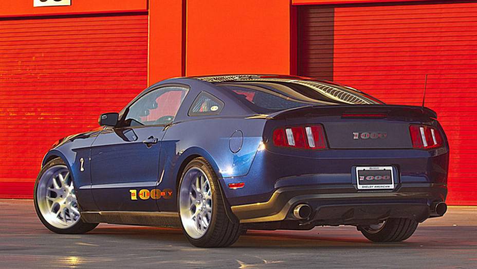 Na opção preparada para as pistas, o superesportivo desenvolve 1.100 cv | <a href="https://beta-develop.quatrorodas.abril.com.br/saloes/nova-york/2012/ford-shelby-1000-680842.shtml" rel="migration">Leia mais</a>