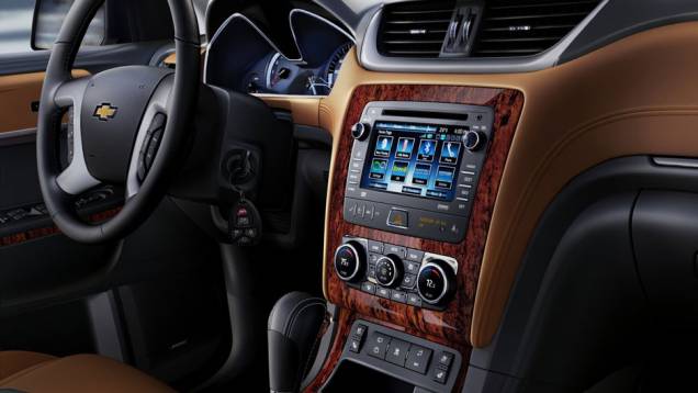 O console central é novo e pode incluir o sistema MyLink.. | <a href="https://beta-develop.quatrorodas.abril.com.br/saloes/nova-york/2012/chevrolet-traverse-680860.shtml" rel="migration">Leia mais</a> O console central é novo e pode incluir o sistema MyLink.. | <a href="https://beta-develop.quatrorodas.abril.com.br/saloes/nova-york/2012/chevrolet-traverse-680860.shtml" rel="migration">Leia mais</a>