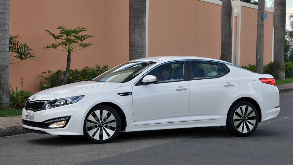 Ford Fusion e o Hyundai Sonata tamb&eacute;m s&atilde;o concorrentes | <a href="https://beta-develop.quatrorodas.abril.com.br/carros/lancamentos/kia-optima-681089.shtml" rel="migration">Leia mais</a>