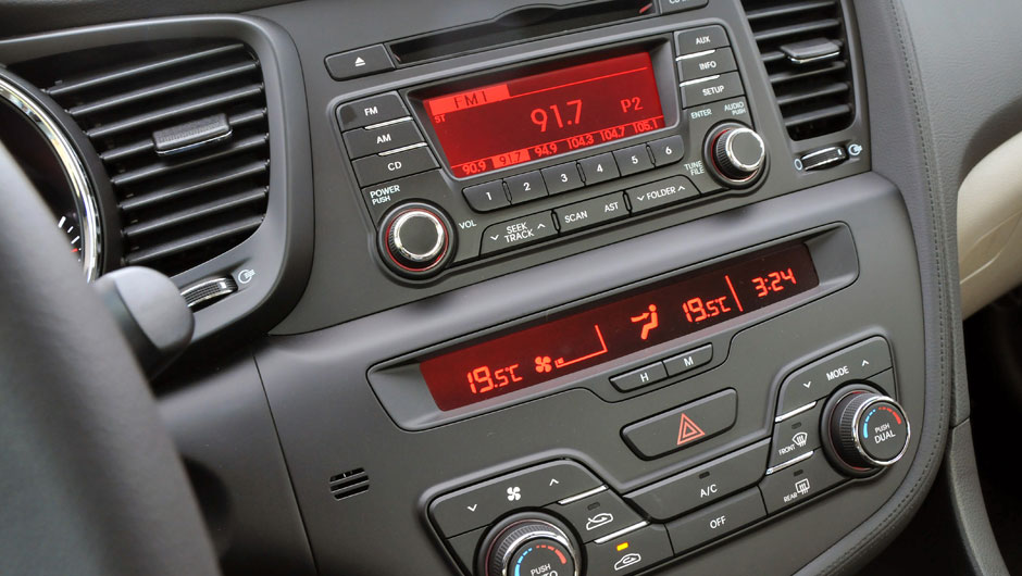 Transmiss&atilde;o &eacute; de seis velocidades sequencial, com paddle-shift | <a href="https://beta-develop.quatrorodas.abril.com.br/carros/lancamentos/kia-optima-681089.shtml" rel="migration">Leia mais</a>