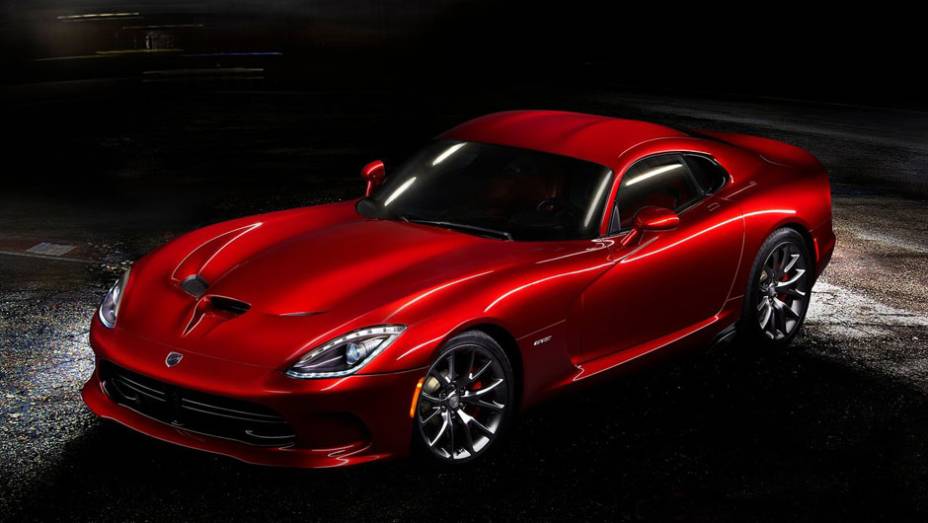 Modelo é equipado com motor V10| <a href="https://beta-develop.quatrorodas.abril.com.br/saloes/nova-york/2012/srt-viper-681186.shtml" rel="migration">Leia mais</a>