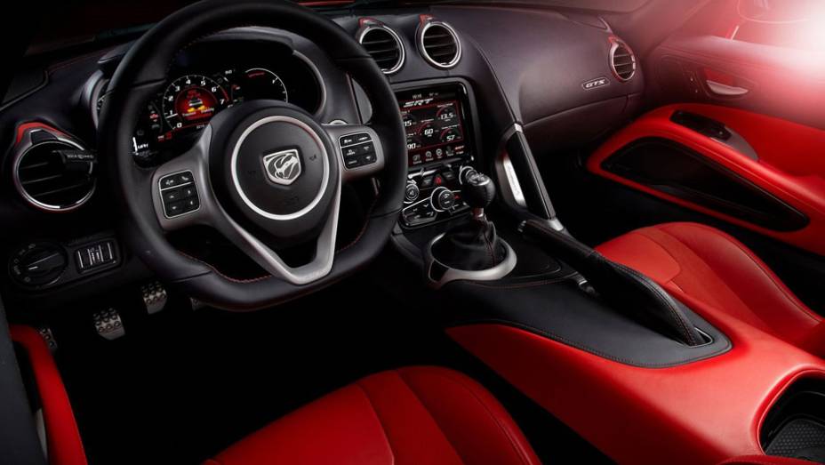 Novo logo do modelo será utilizado pela primeira vez| <a href="https://beta-develop.quatrorodas.abril.com.br/saloes/nova-york/2012/srt-viper-681186.shtml" rel="migration">Leia mais</a> Novo logo do modelo será utilizado pela primeira vez| <a href="https://beta-develop.quatrorodas.abril.com.br/saloes/nova-york/2012/srt-viper-681186.shtml" rel="migration">Leia mais</a>