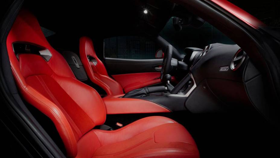 Interior conta com assentos esportivos em couro| <a href="https://beta-develop.quatrorodas.abril.com.br/saloes/nova-york/2012/srt-viper-681186.shtml" rel="migration">Leia mais</a> Interior conta com assentos esportivos em couro| <a href="https://beta-develop.quatrorodas.abril.com.br/saloes/nova-york/2012/srt-viper-681186.shtml" rel="migration">Leia mais</a>