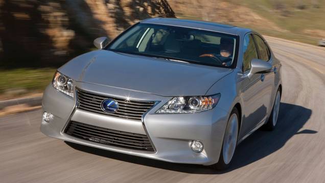 Modelo foi apresentado em Nova York sem grandes novidades em estilo | <a href="https://beta-develop.quatrorodas.abril.com.br/saloes/nova-york/2012/lexus-es-681238.shtml" rel="migration">Leia mais</a> Modelo foi apresentado em Nova York sem grandes novidades em estilo | <a href="https://beta-develop.quatrorodas.abril.com.br/saloes/nova-york/2012/lexus-es-681238.shtml" rel="migration">Leia mais</a>