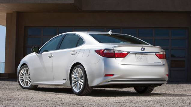 O ES ganhou maior distância entre-eixos | <a href="https://beta-develop.quatrorodas.abril.com.br/saloes/nova-york/2012/lexus-es-681238.shtml" rel="migration">Leia mais</a> O ES ganhou maior distância entre-eixos | <a href="https://beta-develop.quatrorodas.abril.com.br/saloes/nova-york/2012/lexus-es-681238.shtml" rel="migration">Leia mais</a>
