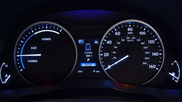 Sedã tem os modos esportivo e EV de direção | <a href="https://beta-develop.quatrorodas.abril.com.br/saloes/nova-york/2012/lexus-es-681238.shtml" rel="migration">Leia mais</a> Sedã tem os modos esportivo e EV de direção | <a href="https://beta-develop.quatrorodas.abril.com.br/saloes/nova-york/2012/lexus-es-681238.shtml" rel="migration">Leia mais</a>