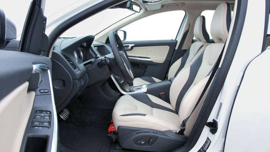 O Volvo &eacute; o que melhor alia ergonomia e conforto. | <a href="https://beta-develop.quatrorodas.abril.com.br/carros/comparativos/land-rover-evoque-x-audi-q3-x-volvo-xc60-x-bmw-x1-681821.shtml" rel="migration">Leia mais</a>