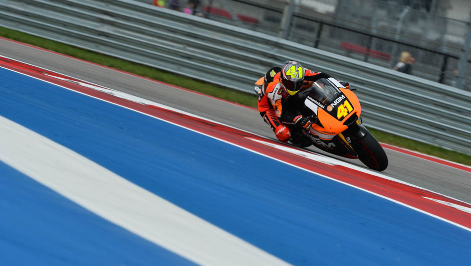 Aleix Espargar&oacute; andou forte e larga em quarto | <a href="https://beta-develop.quatrorodas.abril.com.br/moto/noticias/marquez-domina-treino-pole-austin-779649.shtml" rel="migration">Leia mais</a>