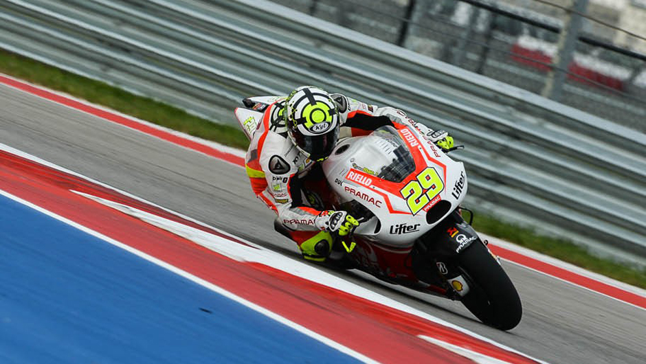 Andrea Iannone (foto) &eacute; o novo e Andrea Dovizioso &eacute; o d&eacute;cimo melhor colocado | <a href="https://beta-develop.quatrorodas.abril.com.br/moto/noticias/marquez-domina-treino-pole-austin-779649.shtml" rel="migration">Leia mais</a>