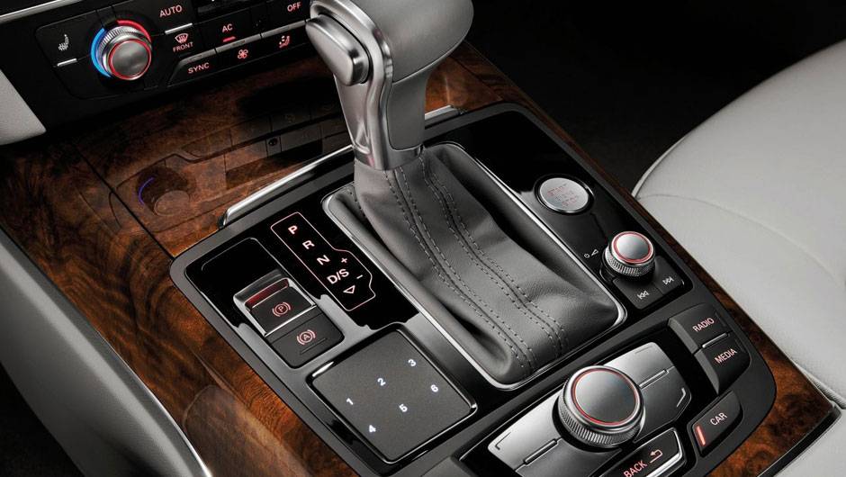 A autonomia do carro no motor elétrico é de até 80 quilômetros | <a href="https://beta-develop.quatrorodas.abril.com.br/saloes/pequim/2012/audi-a6-l-e-tron-682722.shtml" rel="migration">Leia mais</a> A autonomia do carro no motor elétrico é de até 80 quilômetros | <a href="https://beta-develop.quatrorodas.abril.com.br/saloes/pequim/2012/audi-a6-l-e-tron-682722.shtml" rel="migration">Leia mais</a>