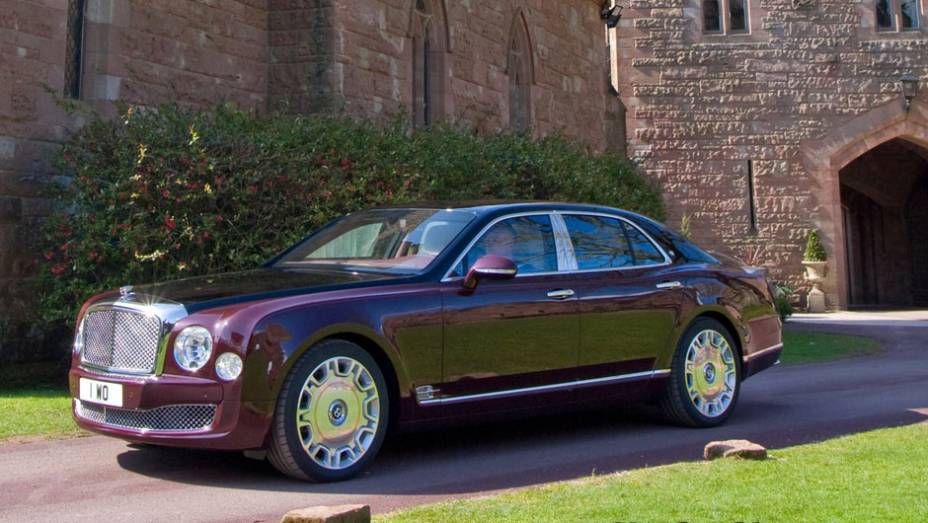 Modelo apresentado em Pequim também comemora primeira concessionária na China | <a href="https://beta-develop.quatrorodas.abril.com.br/saloes/pequim/2012/bentley-mulsanne-diamond-jubilee-682788.shtml" rel="migration">Leia mais</a>