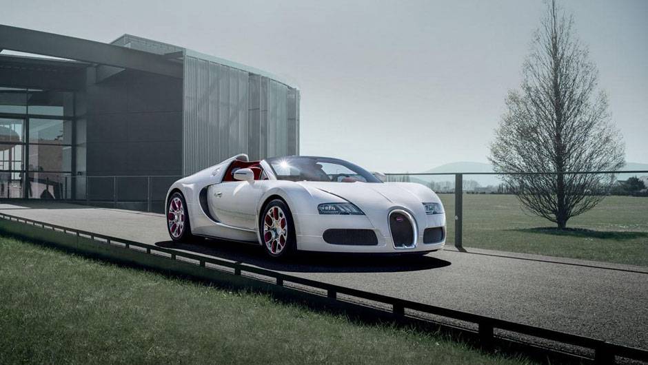 A edi&ccedil;&atilde;o especial foi feita para homenagear o Ano do Drag&atilde;o | <a href="https://beta-develop.quatrorodas.abril.com.br/saloes/pequim/2012/bugatti-veyron-wei-long-682847.shtml" rel="migration">Leia mais</a>