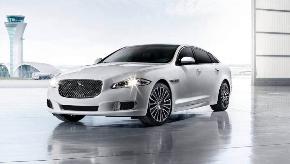 Modelo topo-de-linha acrescenta itens de luxo | <a href="https://beta-develop.quatrorodas.abril.com.br/saloes/pequim/2012/jaguar-xj-ultimate-682745.shtml" rel="migration">Leia mais</a>