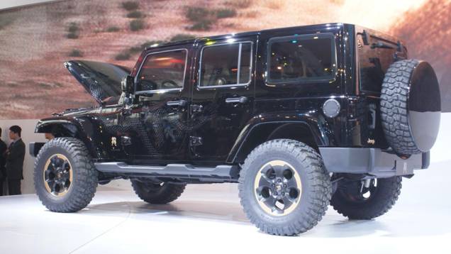 Jeep Wrangler Dragon Edition | <a href="https://beta-develop.quatrorodas.abril.com.br/galerias/saloes/pequim/2012/jeep-wrangler-dragon-682796.shtml" rel="migration">Veja mais fotos</a>