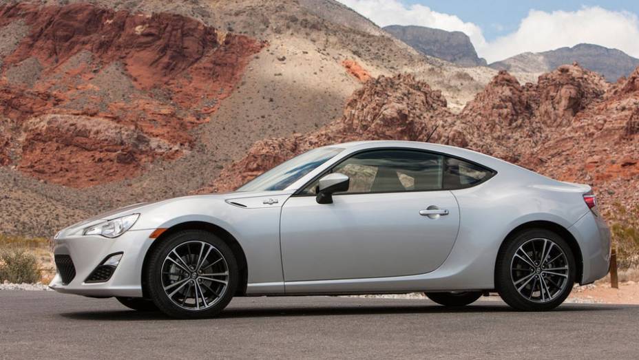 Carro é definido pela montadora como um "legítimo esportivo de tração traseira com desempenho e estabilidade exemplares" | <a href="https://beta-develop.quatrorodas.abril.com.br/noticias/scion-mostra-esportivo-fr-s-320588_p.shtml" rel="migration">Leia mais</a> Carro é definido pela montadora como um "legítimo esportivo de tração traseira com desempenho e estabilidade exemplares" | <a href="https://beta-develop.quatrorodas.abril.com.br/noticias/scion-mostra-esportivo-fr-s-320588_p.shtml" rel="migration">Leia mais</a>