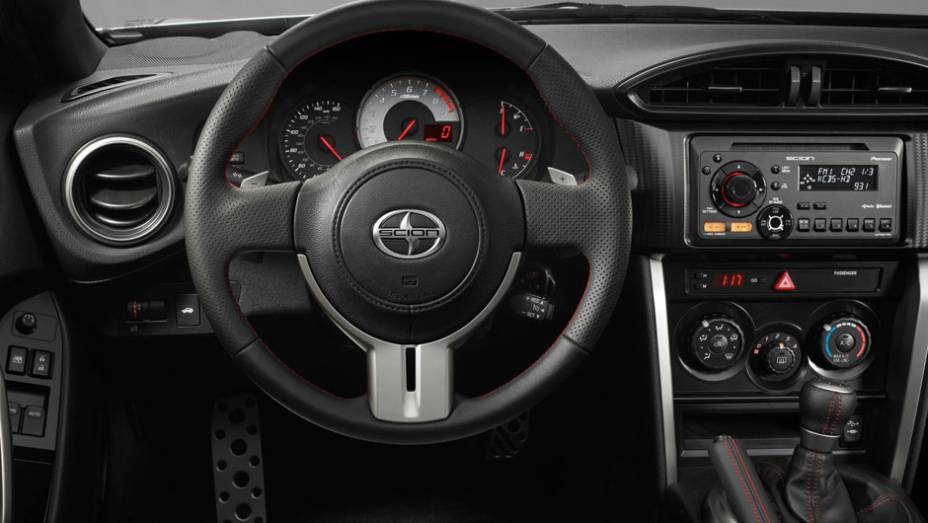 O volante do modelo é revestido em couro | <a href="https://beta-develop.quatrorodas.abril.com.br/noticias/scion-mostra-esportivo-fr-s-320588_p.shtml" rel="migration">Leia mais</a> O volante do modelo é revestido em couro | <a href="https://beta-develop.quatrorodas.abril.com.br/noticias/scion-mostra-esportivo-fr-s-320588_p.shtml" rel="migration">Leia mais</a>