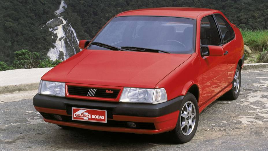 Um m&ecirc;s ap&oacute;s a apresenta&ccedil;&atilde;o do Uno, foi a vez do Tempra Turbo chegar &agrave;s ruas; al&eacute;m do estilo agressivo, o sed&atilde; chamava aten&ccedil;&atilde;o pelo comportamento nervoso do motor 2.0 turbo, que despejava 165 cv no asfalto; os f&atilde;s do Facebook levaram o Tempra at&eacute; as quarta