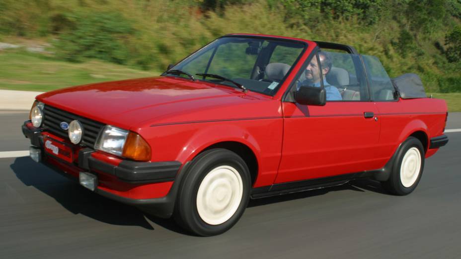 Outro clássico dos anos 80/90, o Escort XR3 ainda é reverenciado até hoje, mas foi derrotado por pouco pelo Fiat Tempra Turbo | <a href="https://beta-develop.quatrorodas.abril.com.br/classicos/brasileiros/conteudo_143481.shtml" rel="migration">Leia mais</a>