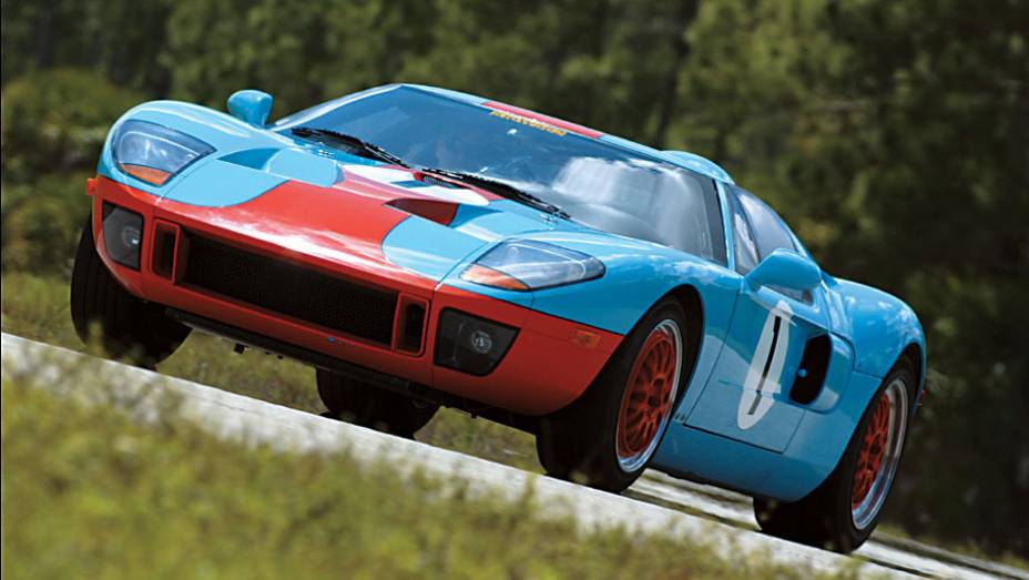 Ford GT40: desenvolvido por Carroll Shelby, ele quebrou a hegemonia da Ferrari em Le Mans | <a href="https://beta-develop.quatrorodas.abril.com.br/noticias/carrol-shelby-morre-aos-89-anos-321336_p.shtml" target="_blank" rel="migration">Carroll Shelby morre aos 89 anos</a> | <a href="http:/" rel="migration"></a>