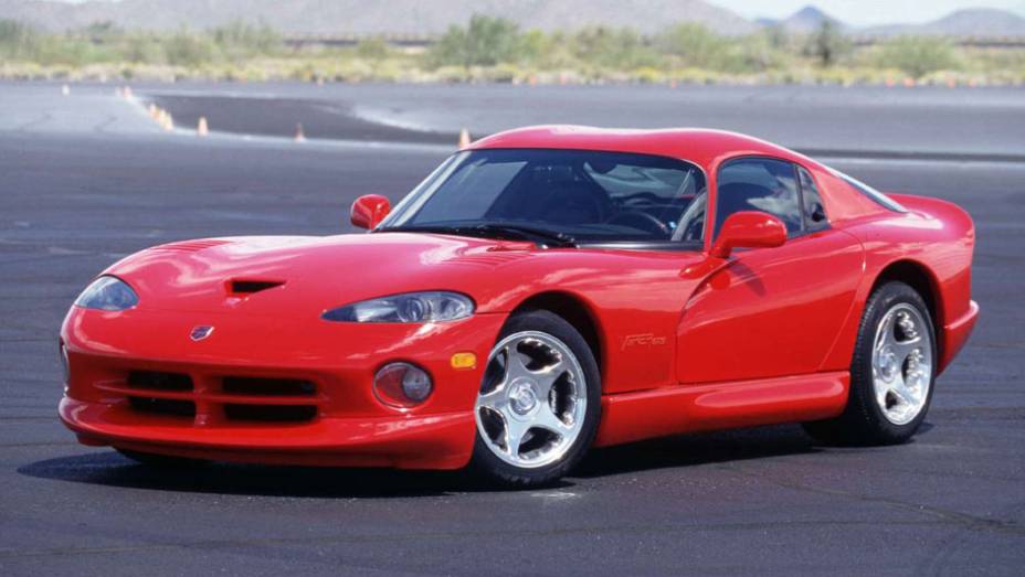 Dodge Viper: nome do esportivo foi homenagem da marca a Carroll Shelby | <a href="https://beta-develop.quatrorodas.abril.com.br/noticias/carrol-shelby-morre-aos-89-anos-321336_p.shtml" target="_blank" rel="migration">Carroll Shelby morre aos 89 anos</a> | <a href="https://quatrorodas.abril." rel="migration"></a>