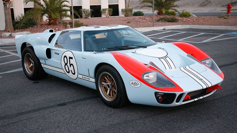 O Shelby GT40, uma homenagem ao Ford GT40 original, teve 85 unidades produzidas | <a href="https://beta-develop.quatrorodas.abril.com.br/noticias/carrol-shelby-morre-aos-89-anos-321336_p.shtml" target="_blank" rel="migration">Carroll Shelby morre aos 89 anos</a> | <a href="https://quatrorod" rel="migration"></a>