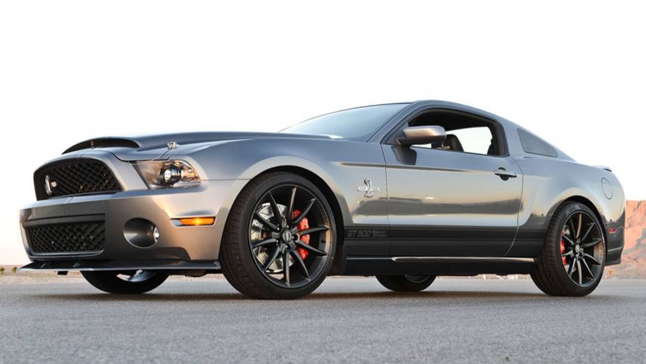 Versão 2012 do GT500 Super Snake aprimorou a segurança e o desempenho, com 800 cv de potência | <a href="https://beta-develop.quatrorodas.abril.com.br/noticias/carrol-shelby-morre-aos-89-anos-321336_p.shtml" target="_blank" rel="migration">Carroll Shelby morre aos 89 anos</a> | <a href="ht" rel="migration"></a>