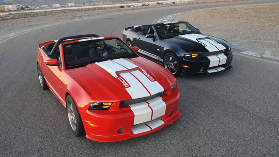 Shelby GT350 2012: edi&ccedil;&atilde;o limitada a 350 unidades ganhou carroceria convers&iacute;vel depois de 40 anos | <a href="https://beta-develop.quatrorodas.abril.com.br/noticias/carrol-shelby-morre-aos-89-anos-321336_p.shtml" target="_blank" rel="migration">Carroll Shelby morre aos 89 anos</a> |