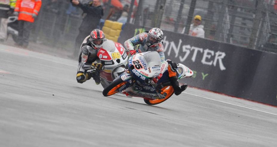 Maverick Viñales, sensação da Moto3 foi ao solo Maverick Viñales, sensação da Moto3 foi ao solo